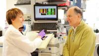 Dr. Przedborski talking to a researcher